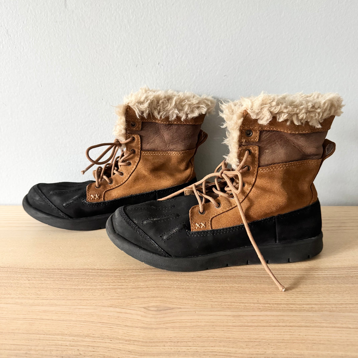 UGG / Boots / J3