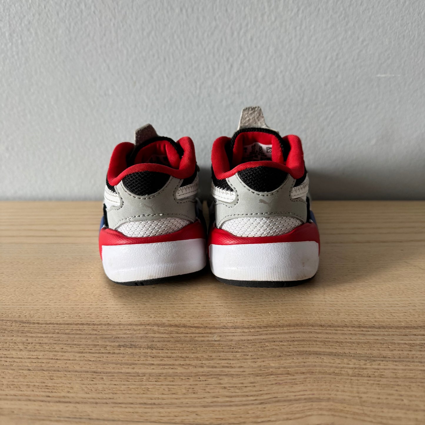 Puma / Baskets gris, rouge et bleu / US5