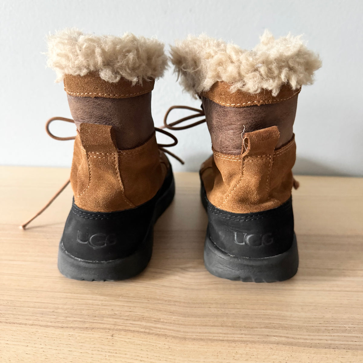 UGG / Boots / J3