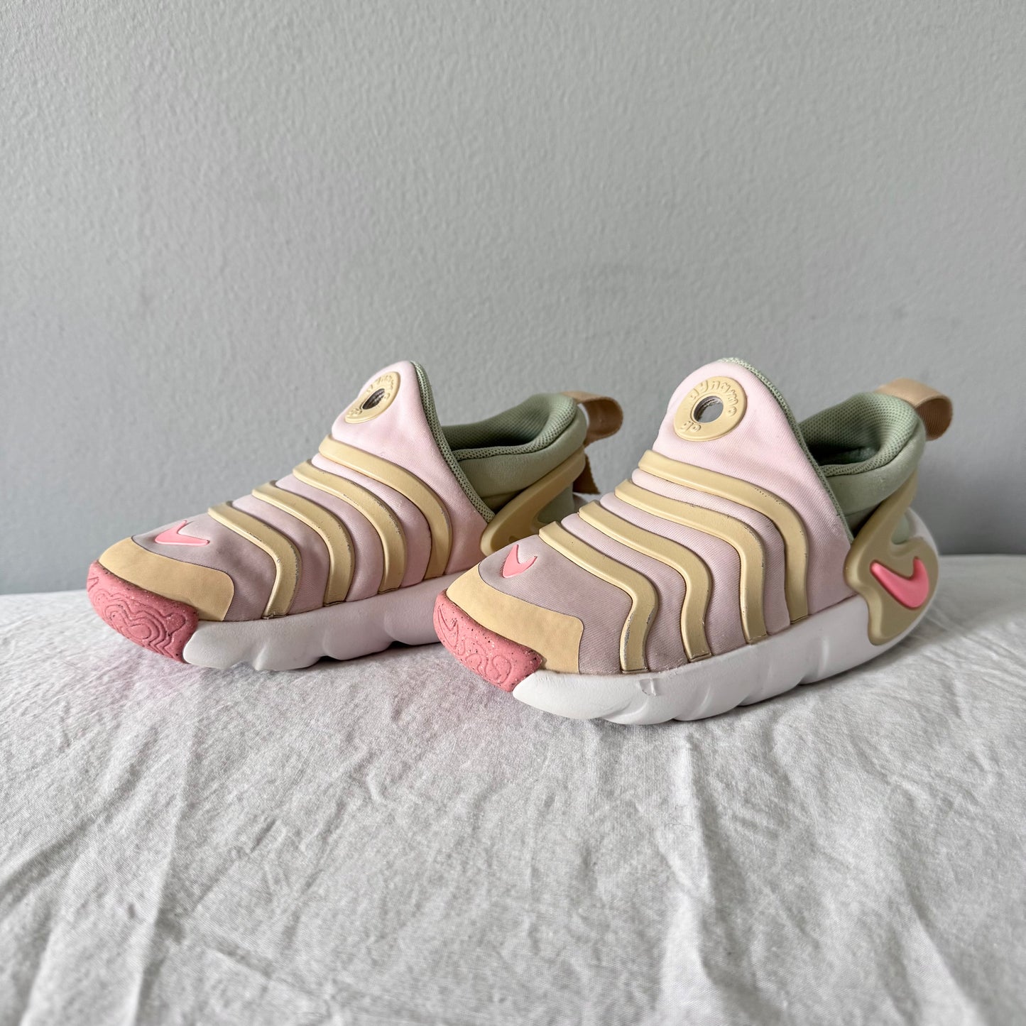 Nike / Running Shoes / US9