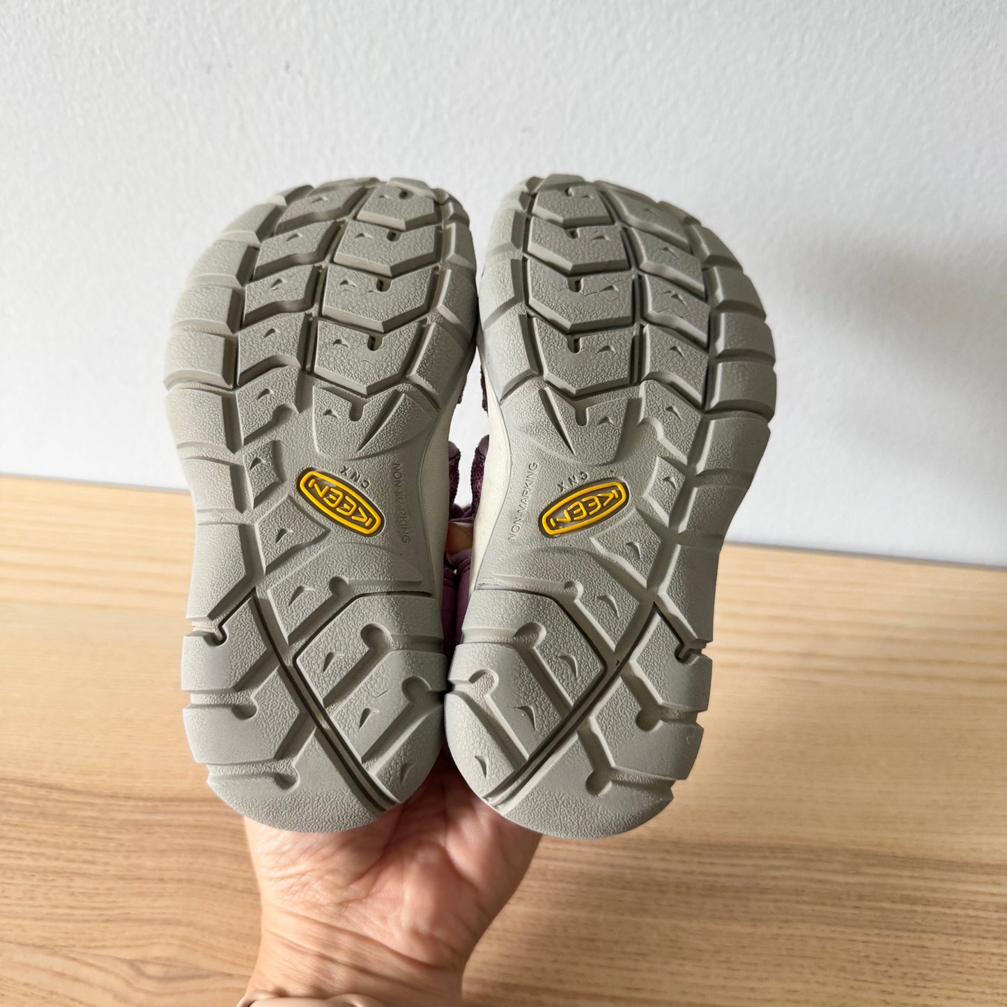 Keen / Sandals / US10