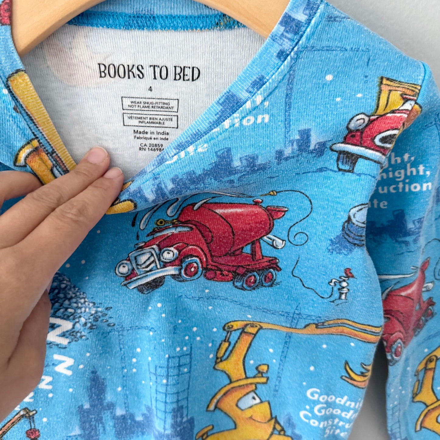 Books to bed	/ Blue truck pajama set / 4Y