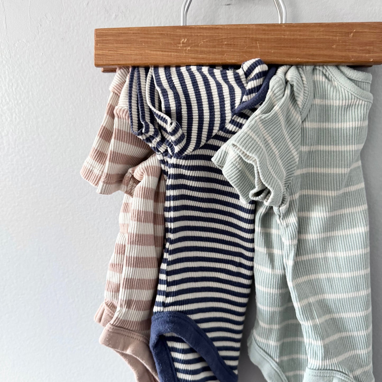 John Lewis / 3 set of onesies / 3-6M