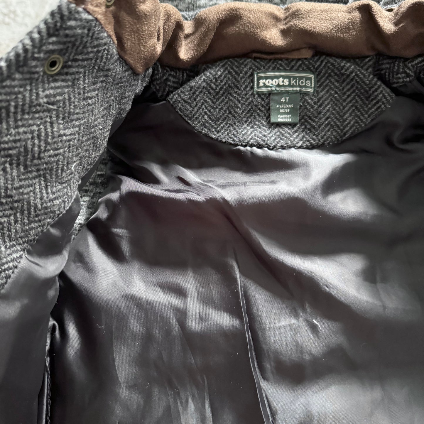 Roots / Black x brown puffer vest / 4T