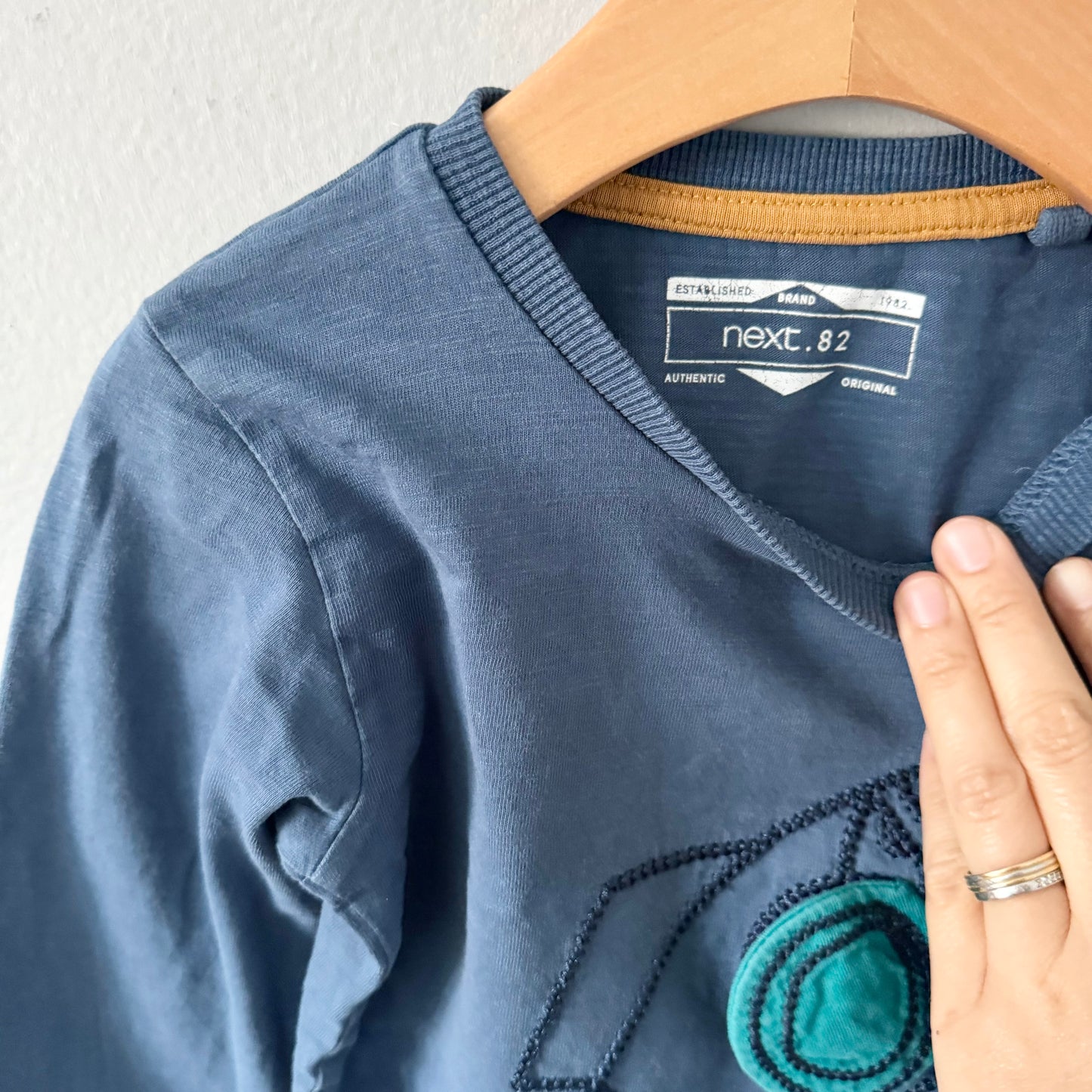 Next / Long sleeve T-shirt - Navy x rocket with peek window / 3-4Y