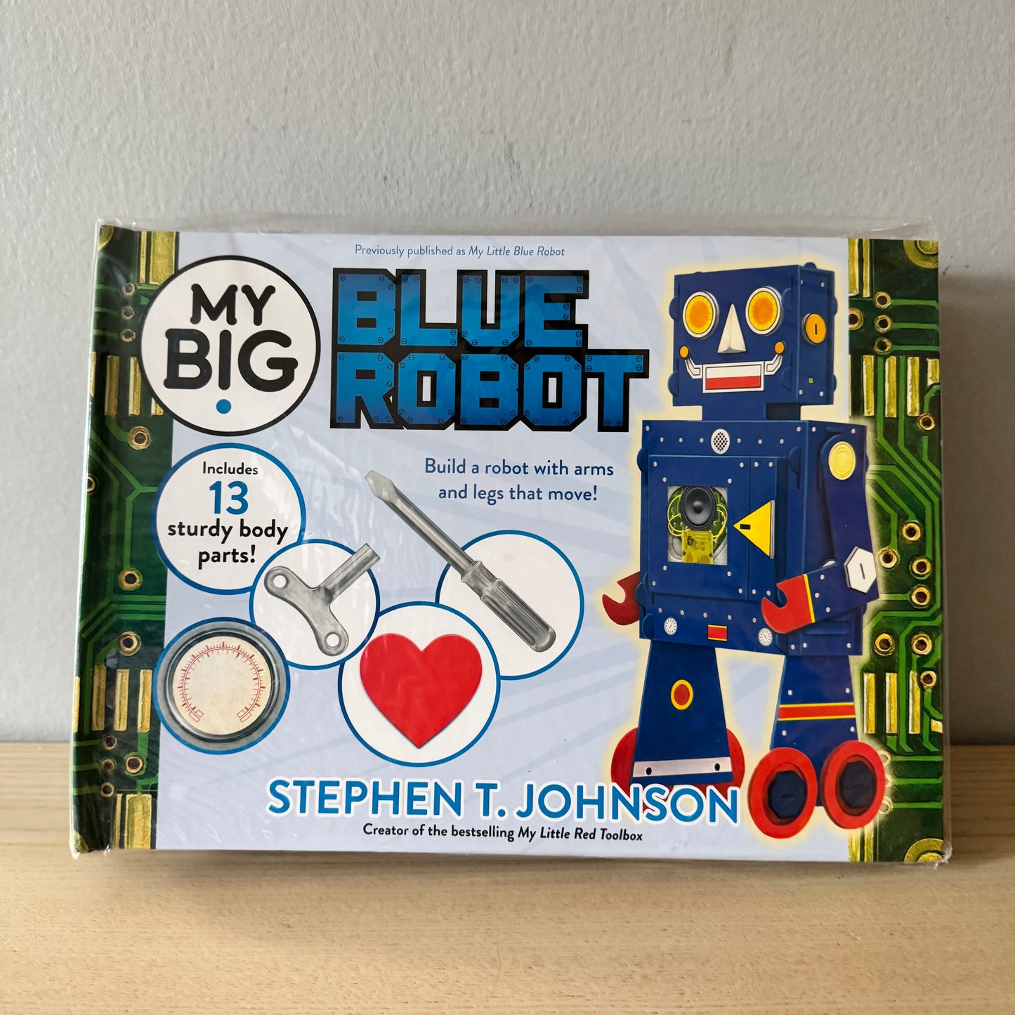 [Brand New] Blue Robot - Build a robot with arms and legs that move!