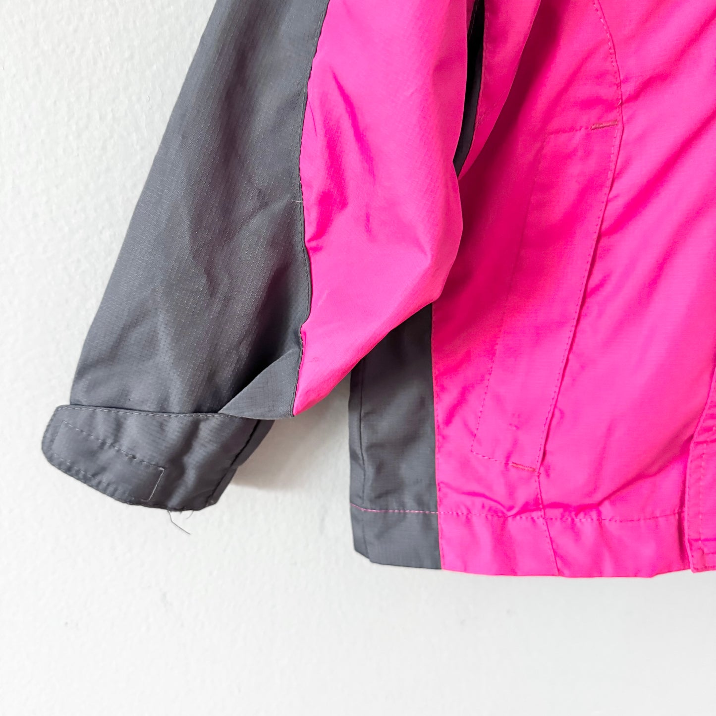 The North Face / Coupe-vent rose et gris / 1 an (Convient à un enfant de 2 ans)