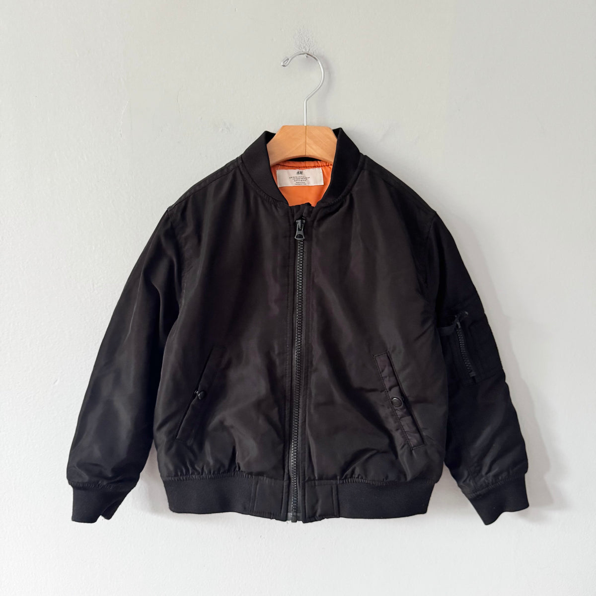 H&M / Black bomber jacket / 4-6Y