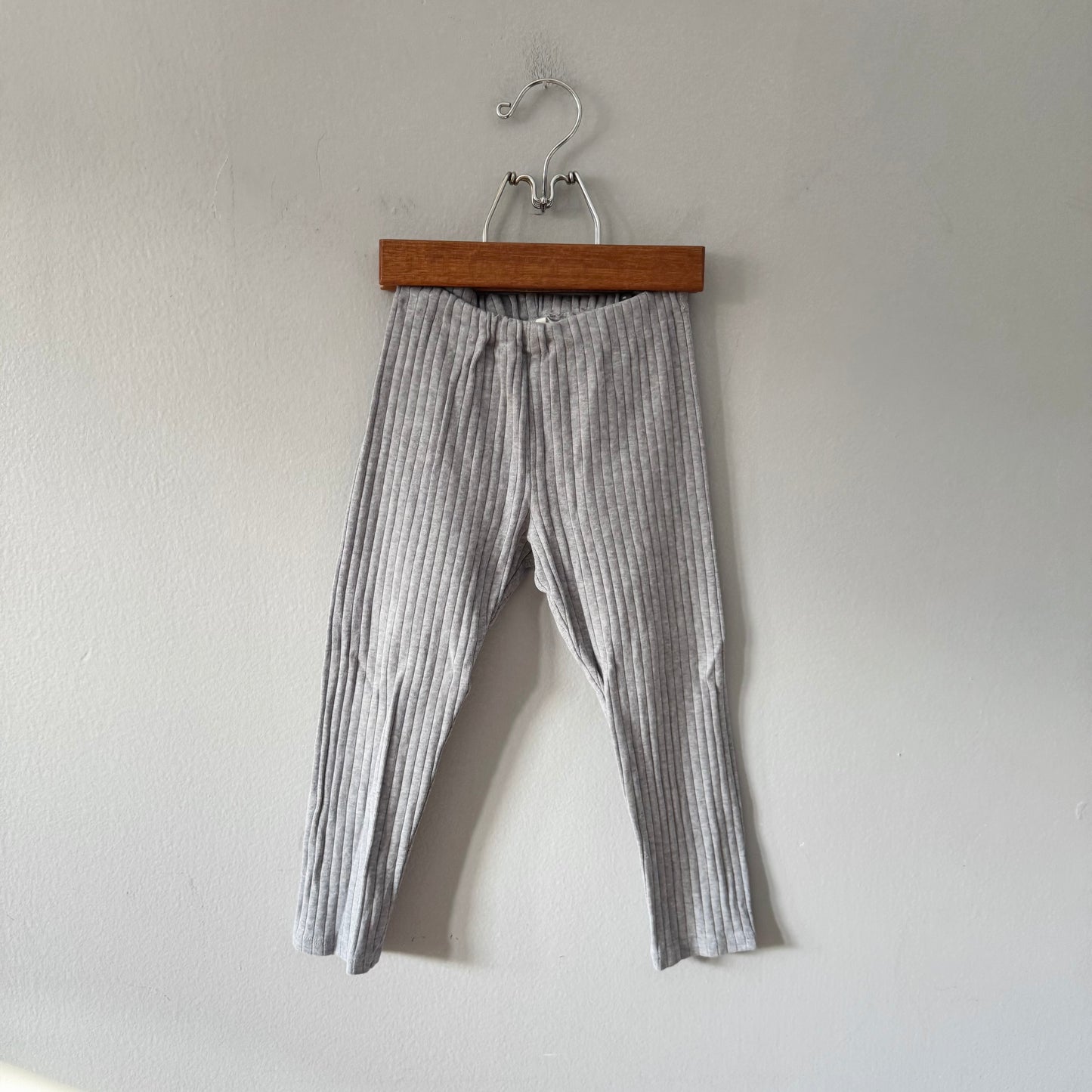 H&M / Light grey ribbed leggings / 2-3Y