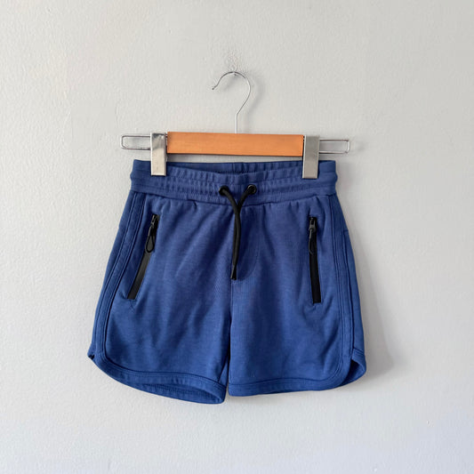 Fox / Dark blue shorts / 8Y