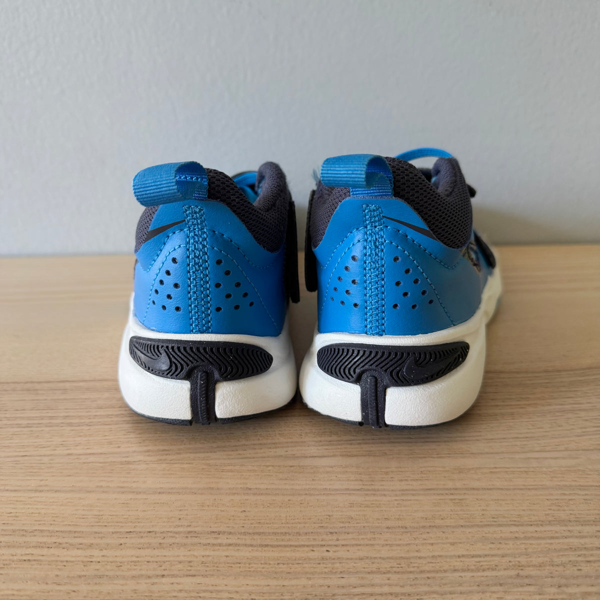 Nike / Sneaker / US13