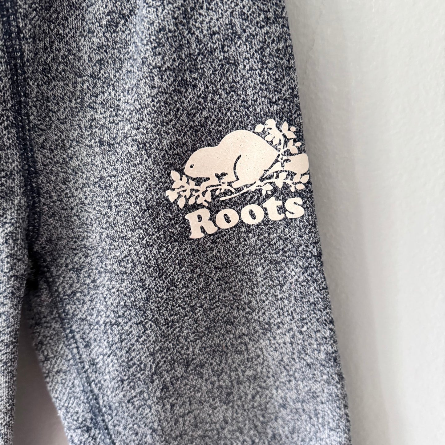 Roots / Navy salt and pepper sweatpants / 2T