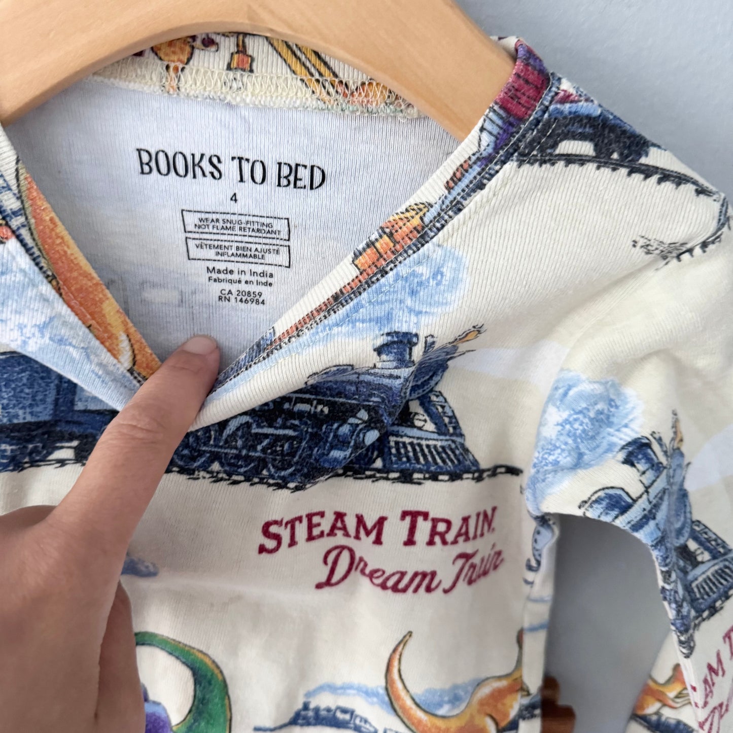 Books to bed / Steam train pajama set / 4T