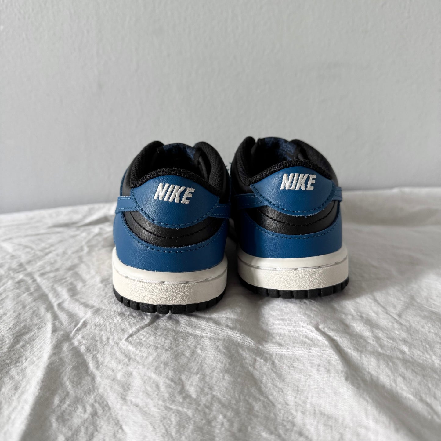 Nike / Running Shoes / US10