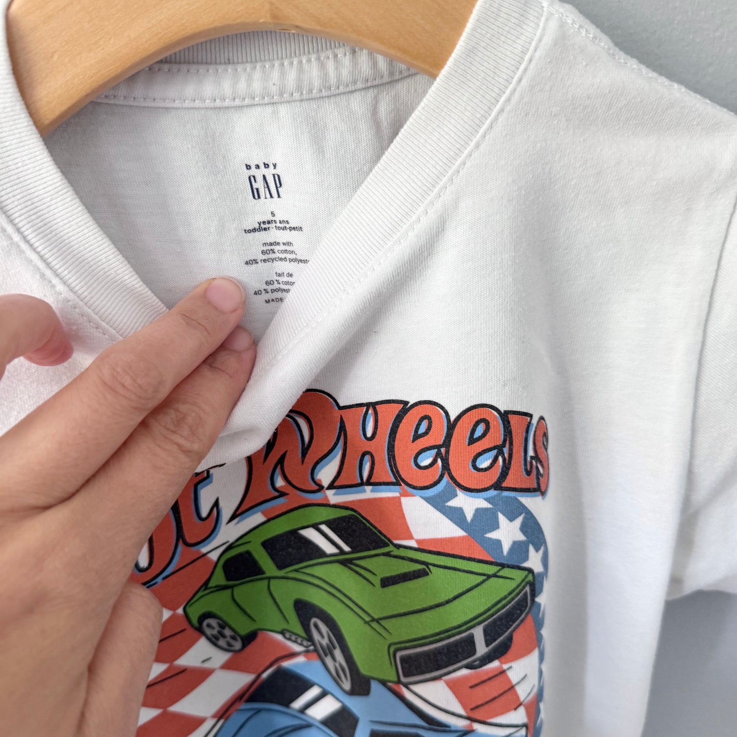 Gap / Hot Wheels white T-shirt / 5Y