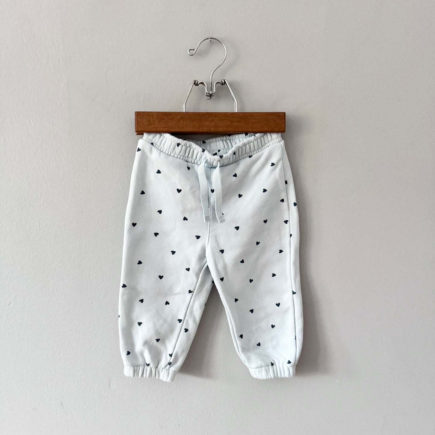 Primark / Pantalon de jogging bleu clair avec cœurs / 9-12M