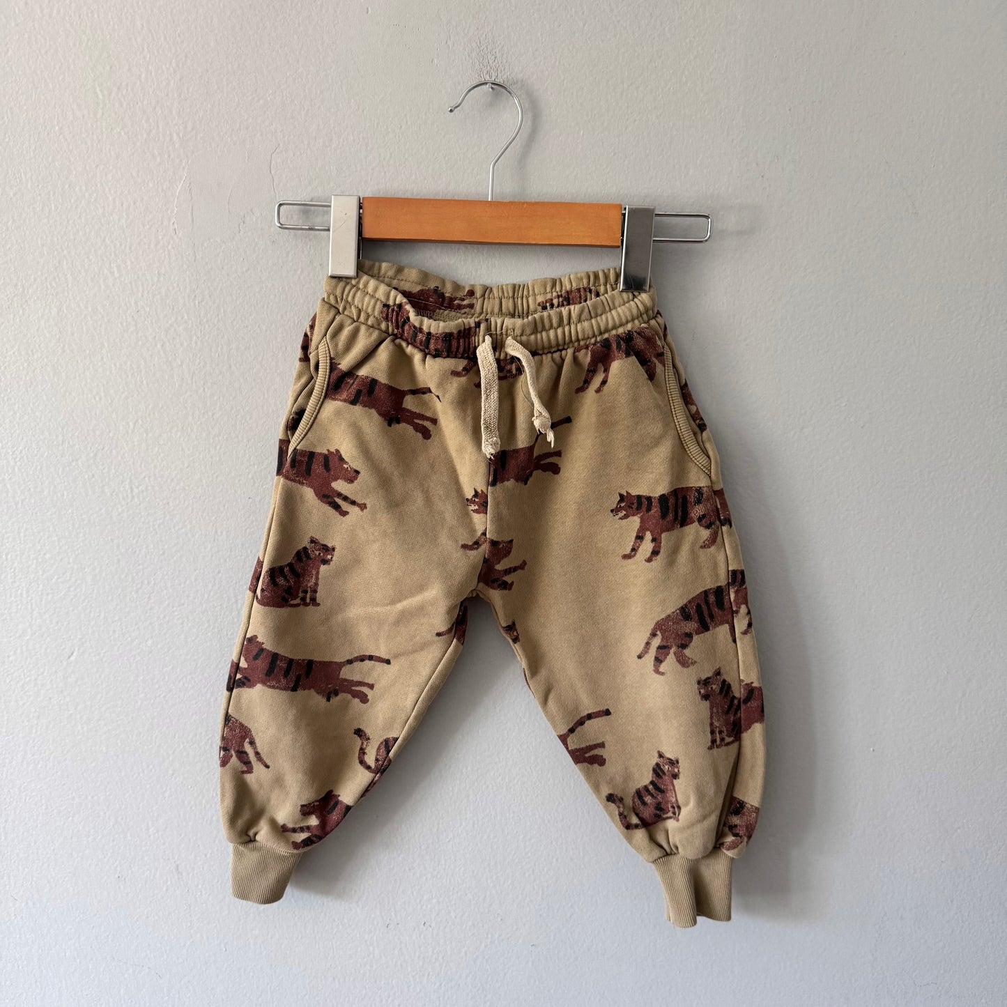 Zara / Brown x tiger sweatpants / 4-5Y