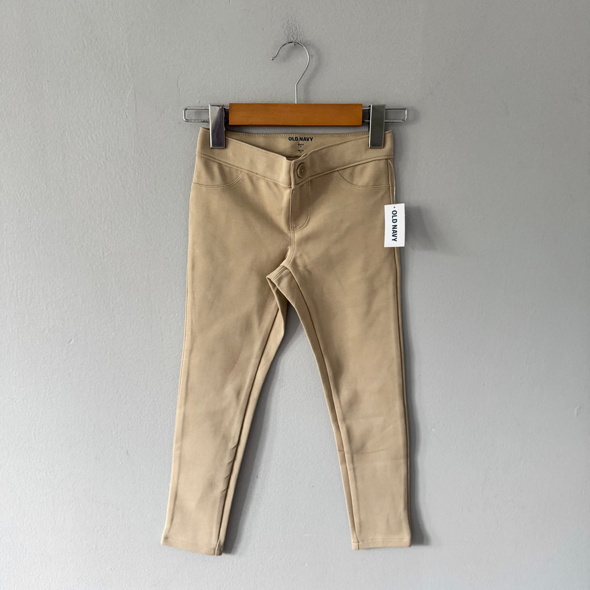 Old Navy / Beige pants / 6Y - New with tag - 2 Available