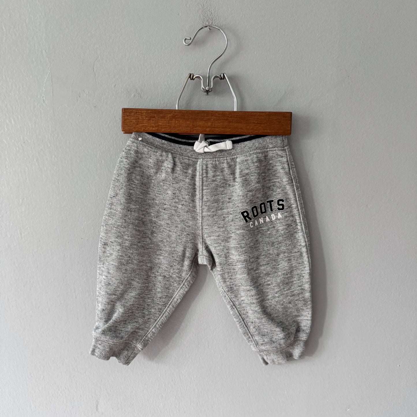 Roots / Light grey sweatpants / 6-12M