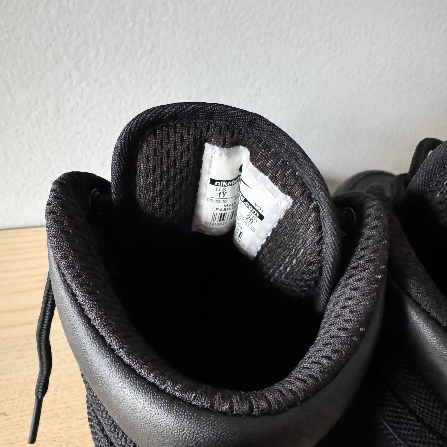 Nike / Sneakers / J1