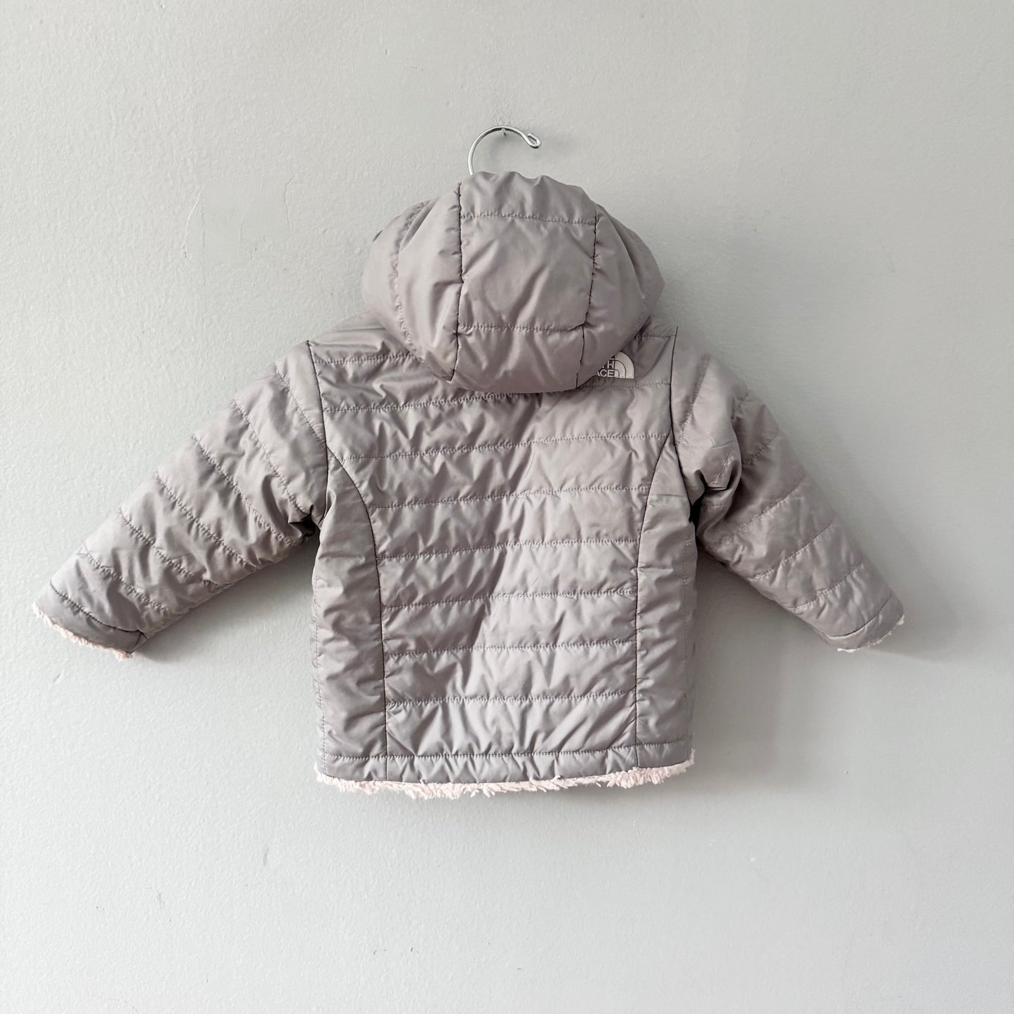 The North Face / Blouson réversible gris clair et rose clair / 12-18 mois
