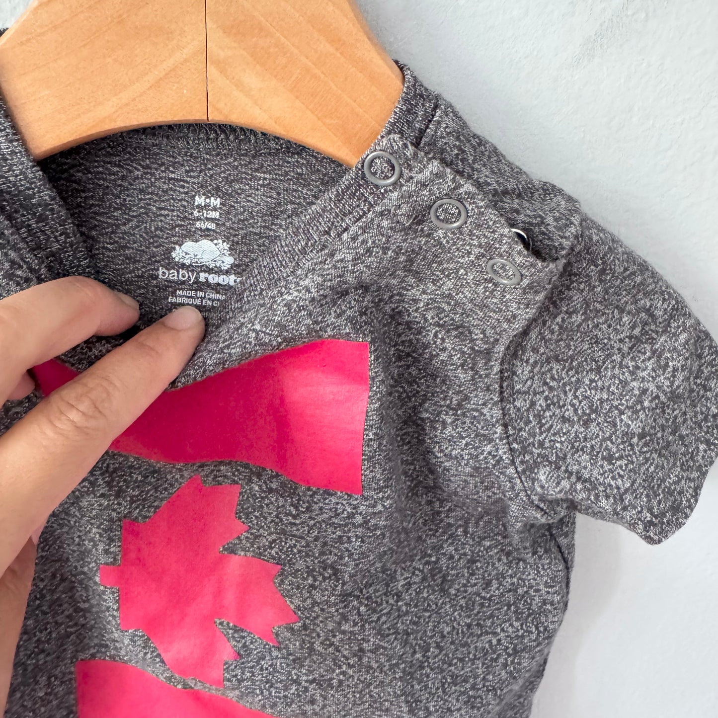 Roots / Canada dark grey onesie / 6-12M