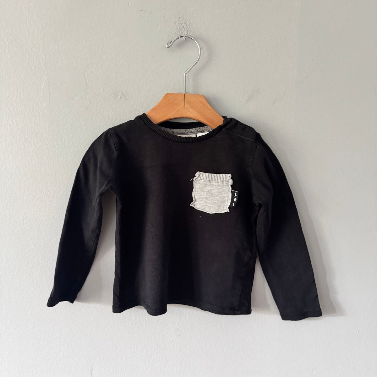 Zara / Black long sleeve shirt / 12-18M