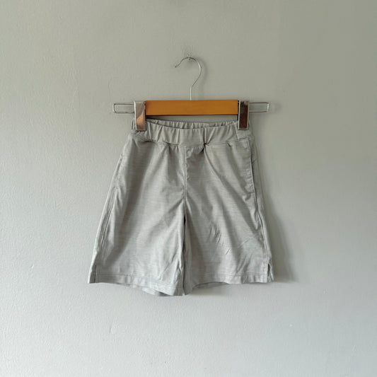 Uniqlo / Light grey active shorts / 110cm(4Y)