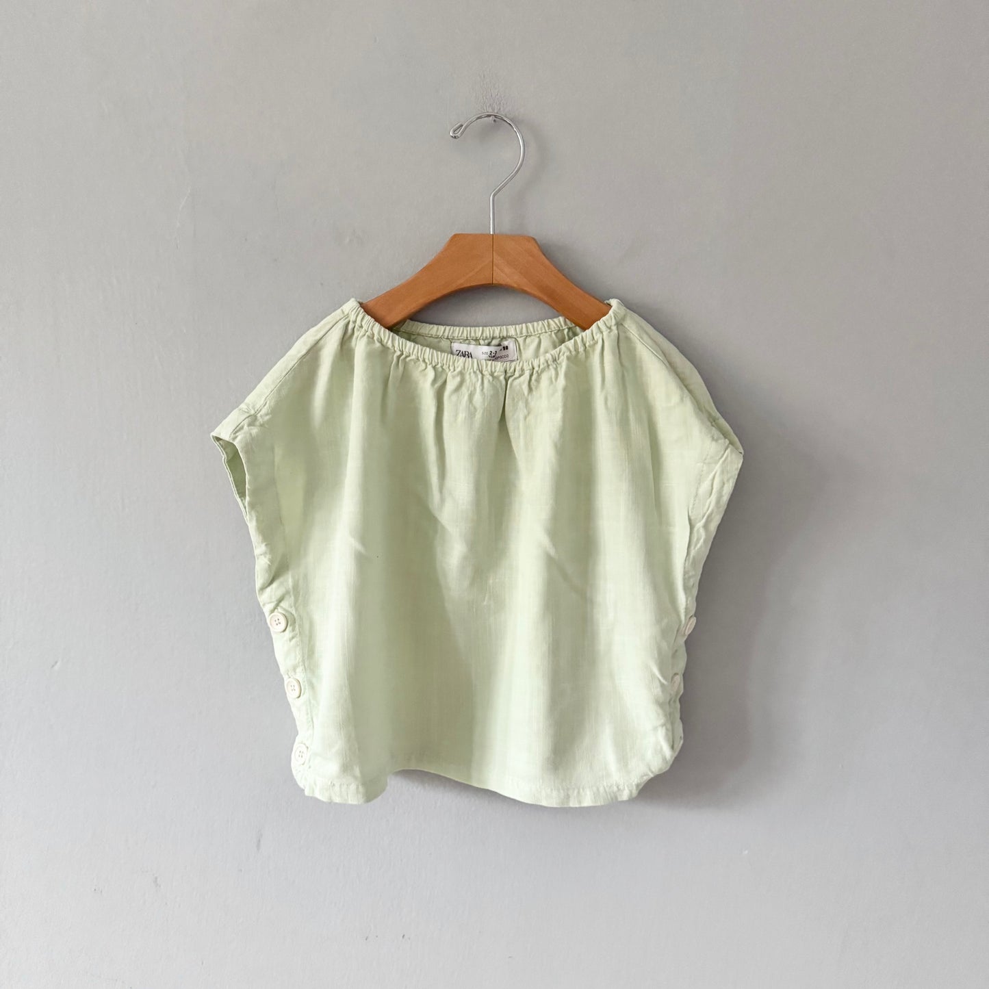 Zara / Haut en viscose vert clair / 2-3A