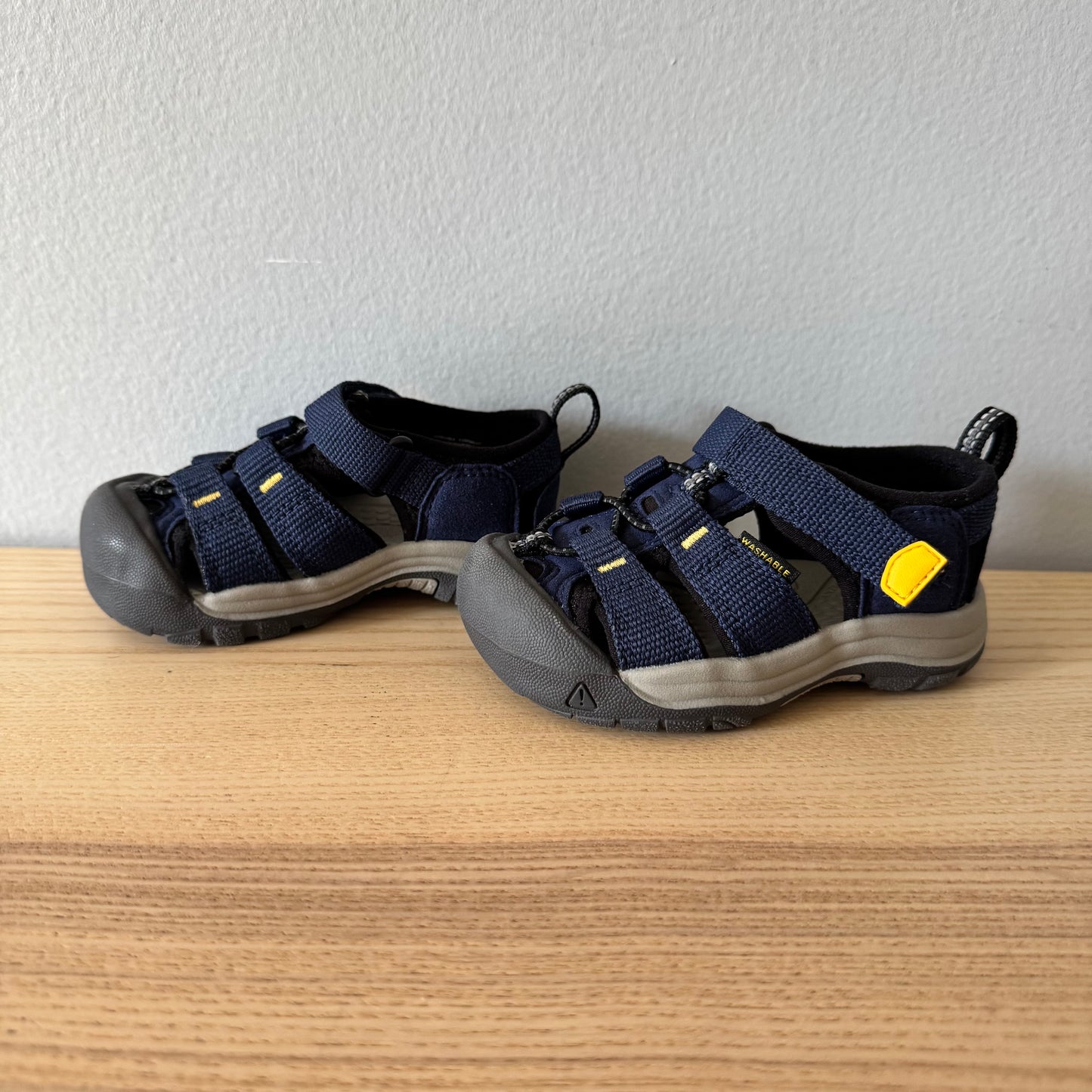 Keen / Sandals / US6