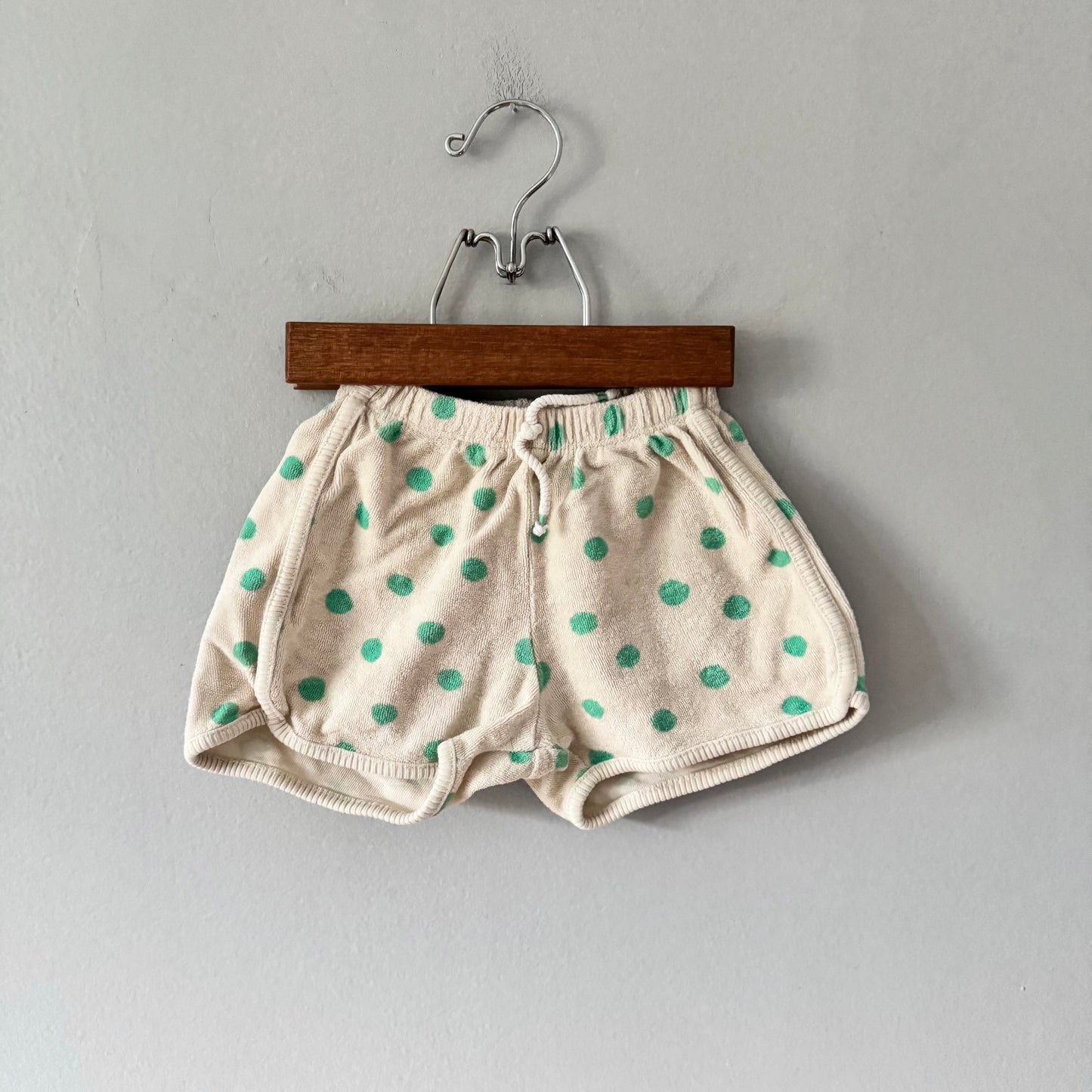 Zara / Ivory x green dots shorts / 12-18M
