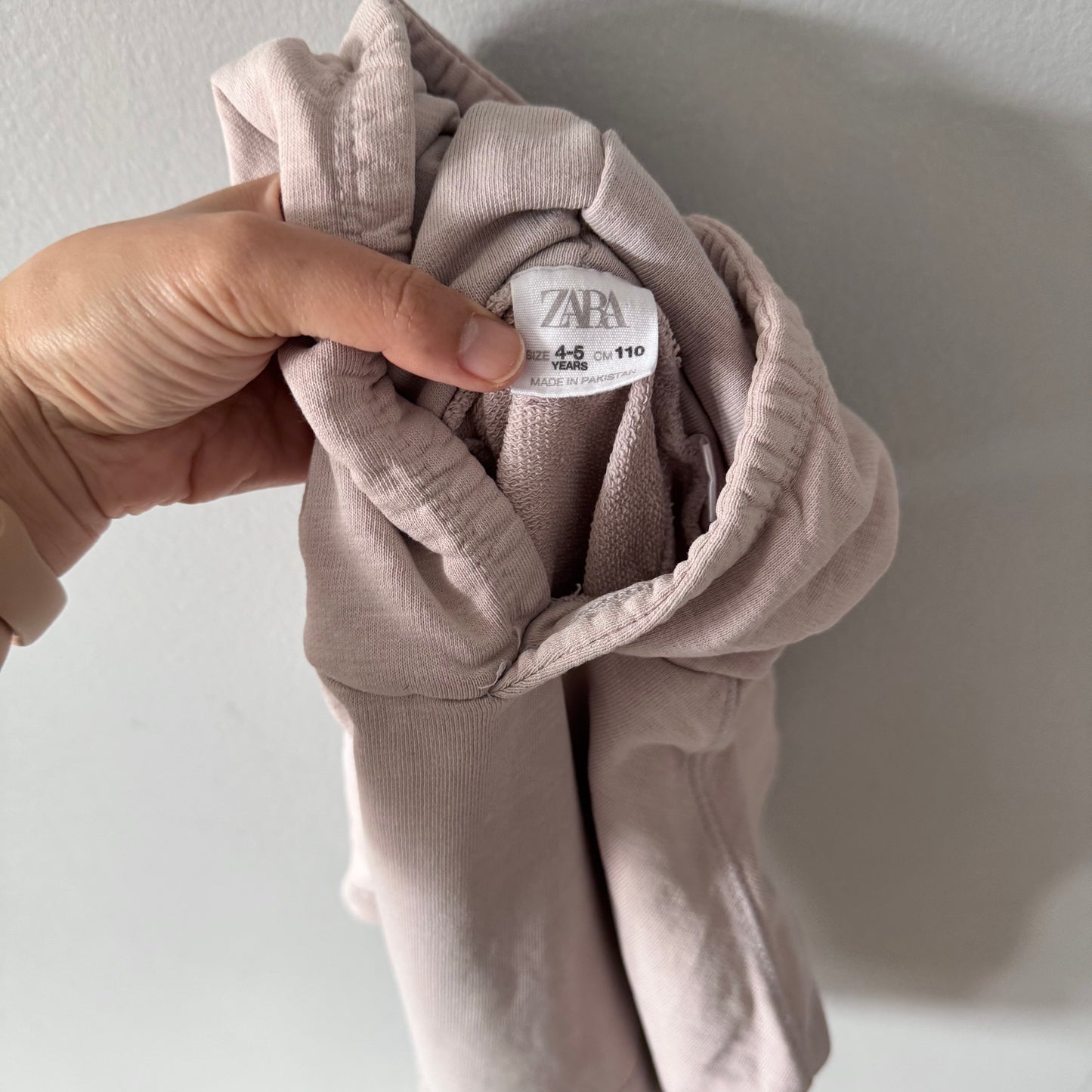 Zara / Sweat à capuche manches courtes beige / 4-5 ans