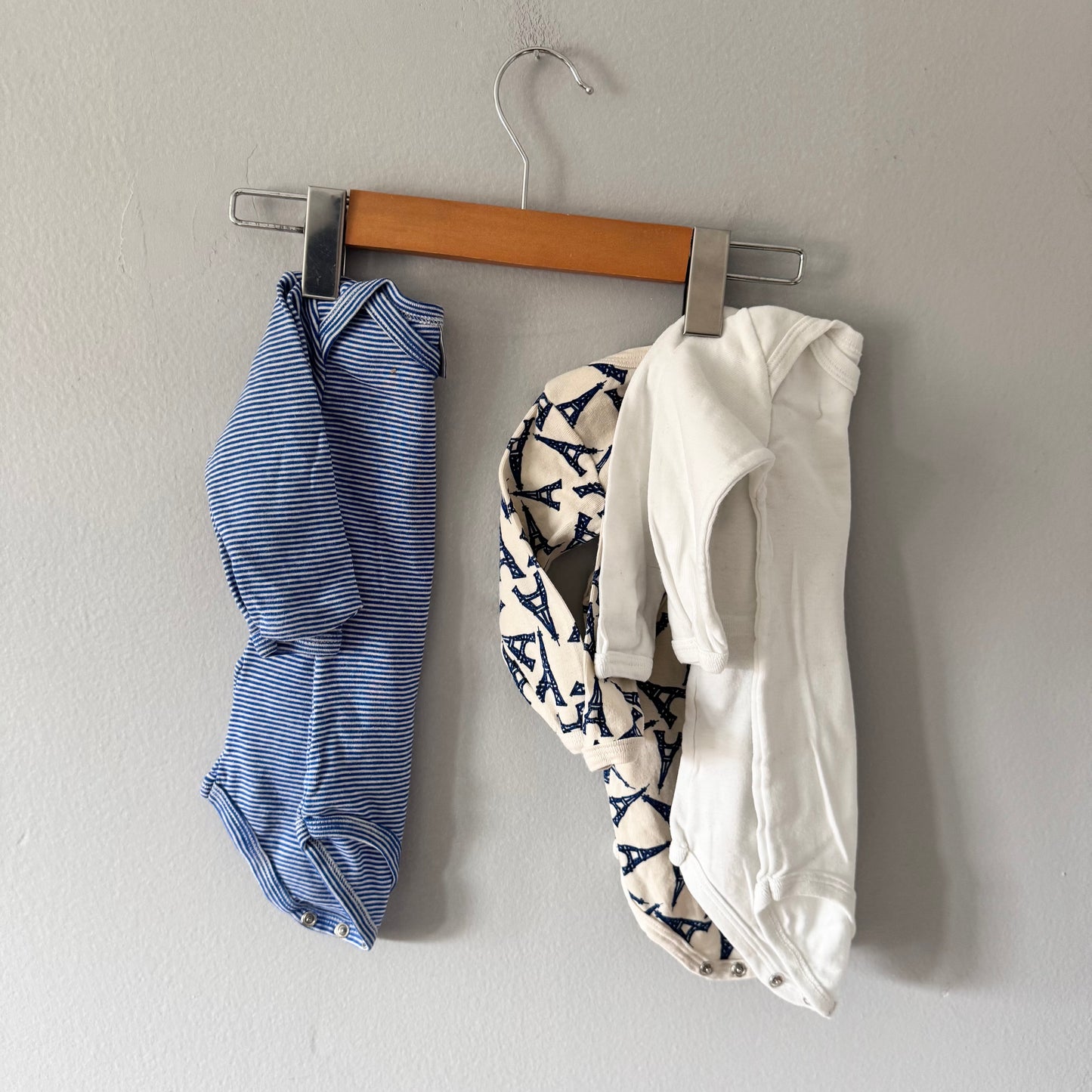 Petit Bateau / White x blue onesie x 3 / 6M