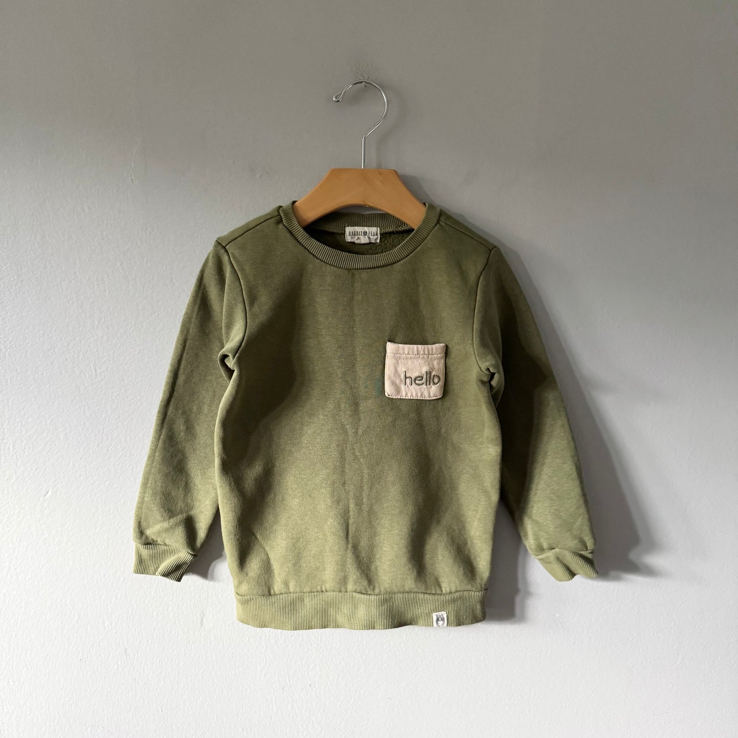 Rabbit + Bear	/ Khaki sweatshirt / 4T
