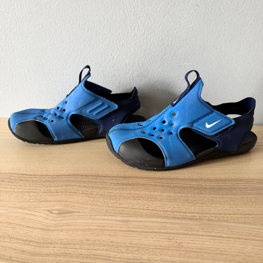 Nike / Sandals / US13