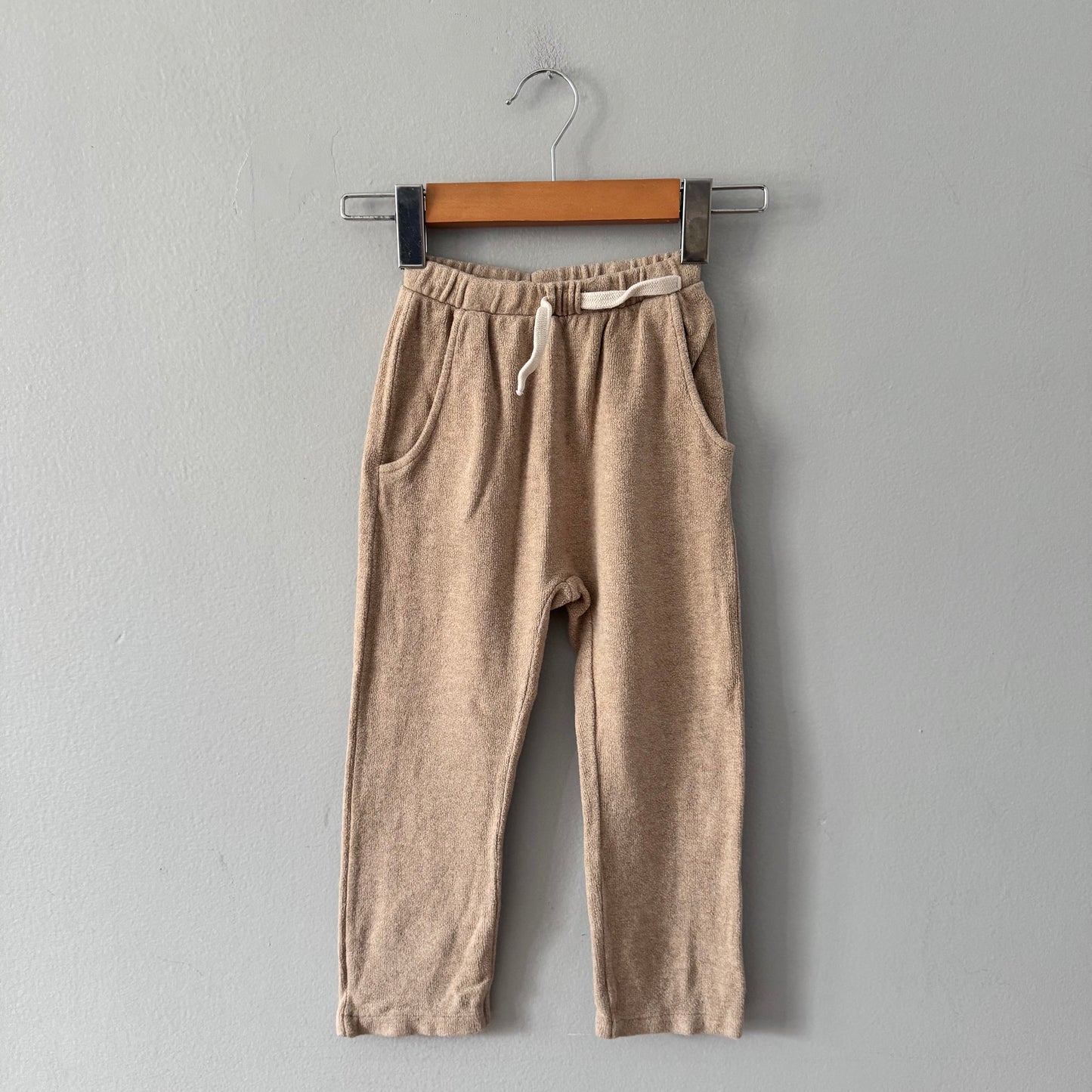 Zara / Beige soft pants / 4-5Y