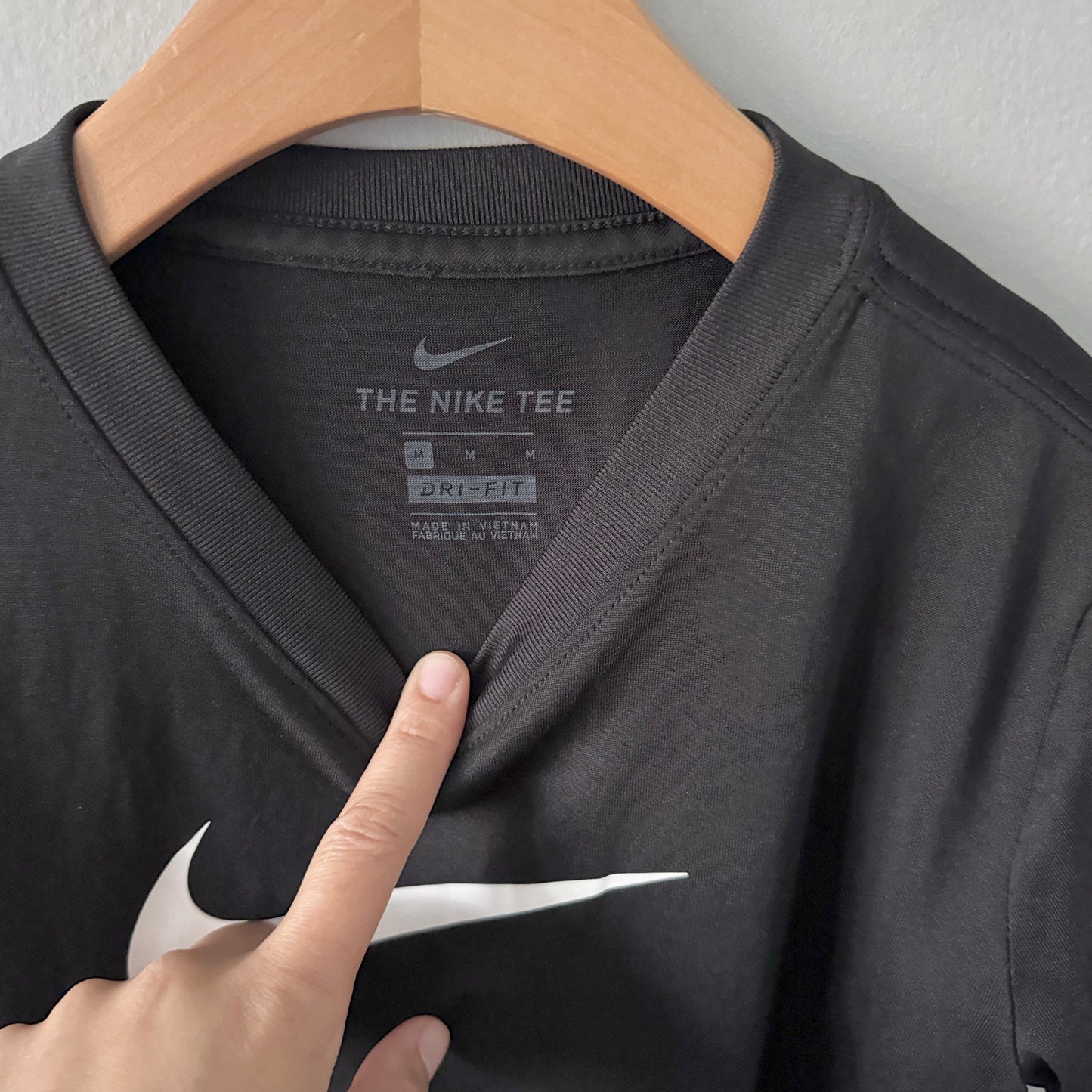 Nike / Black dri-fit top / M(7-8Y)