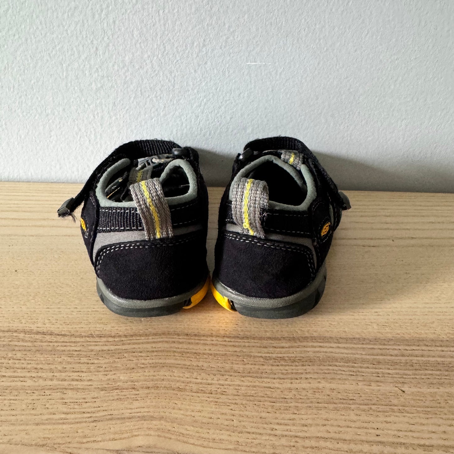 Keen / Sandals / US9