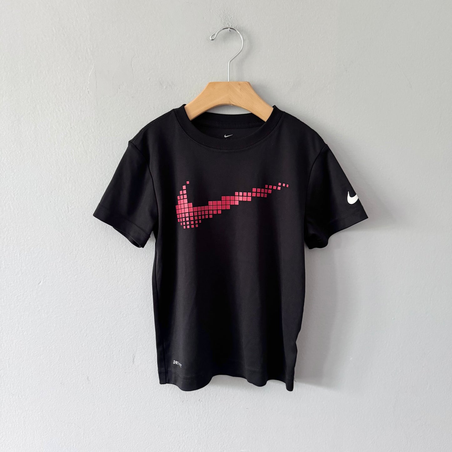 Nike / Black Dri Fit top / 6-7Y