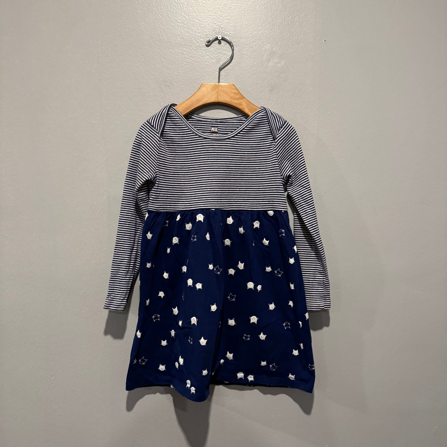 Tea	/ Navy stripe x cat dress / 4Y