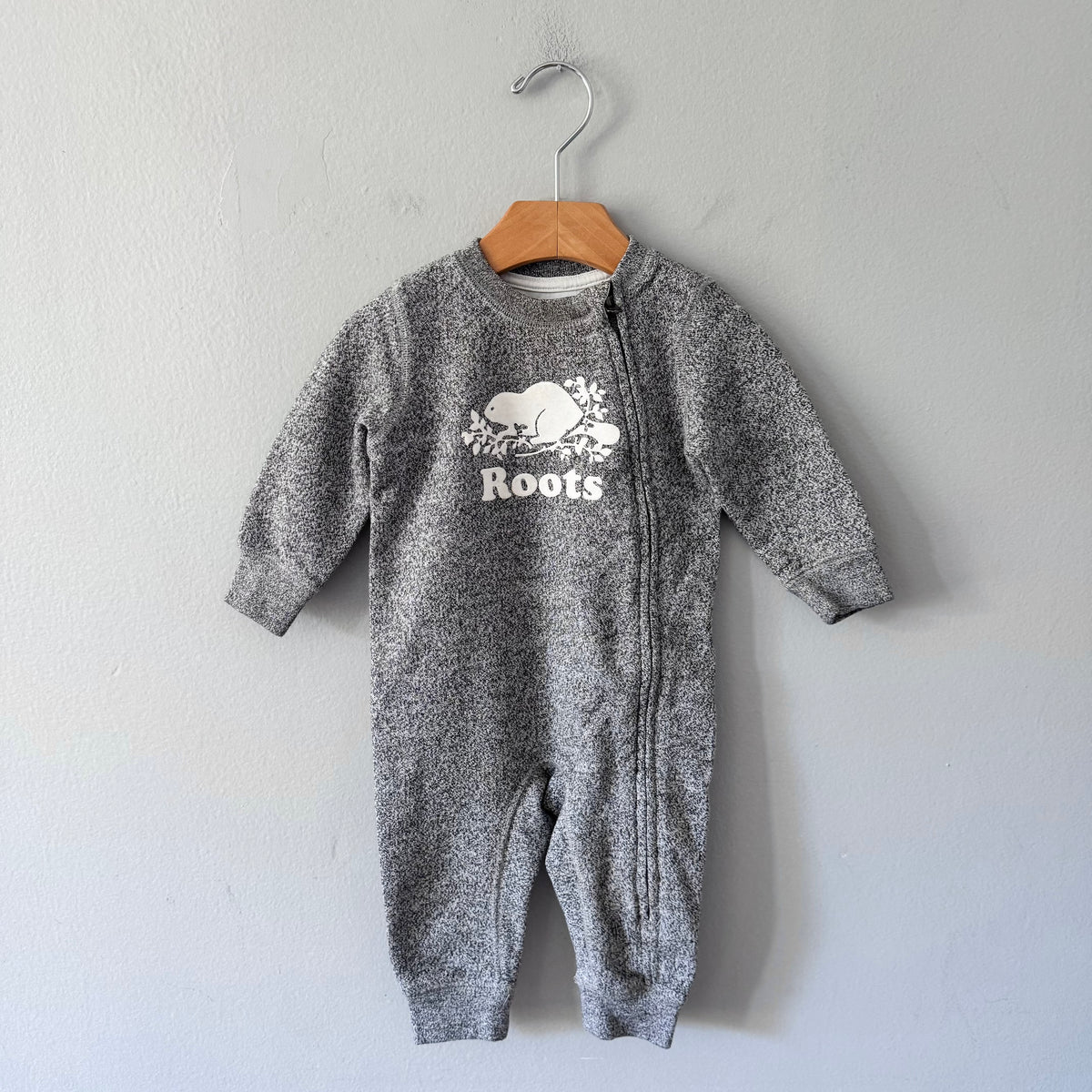 Roots / Salt and pepper crew romper / 6-12M