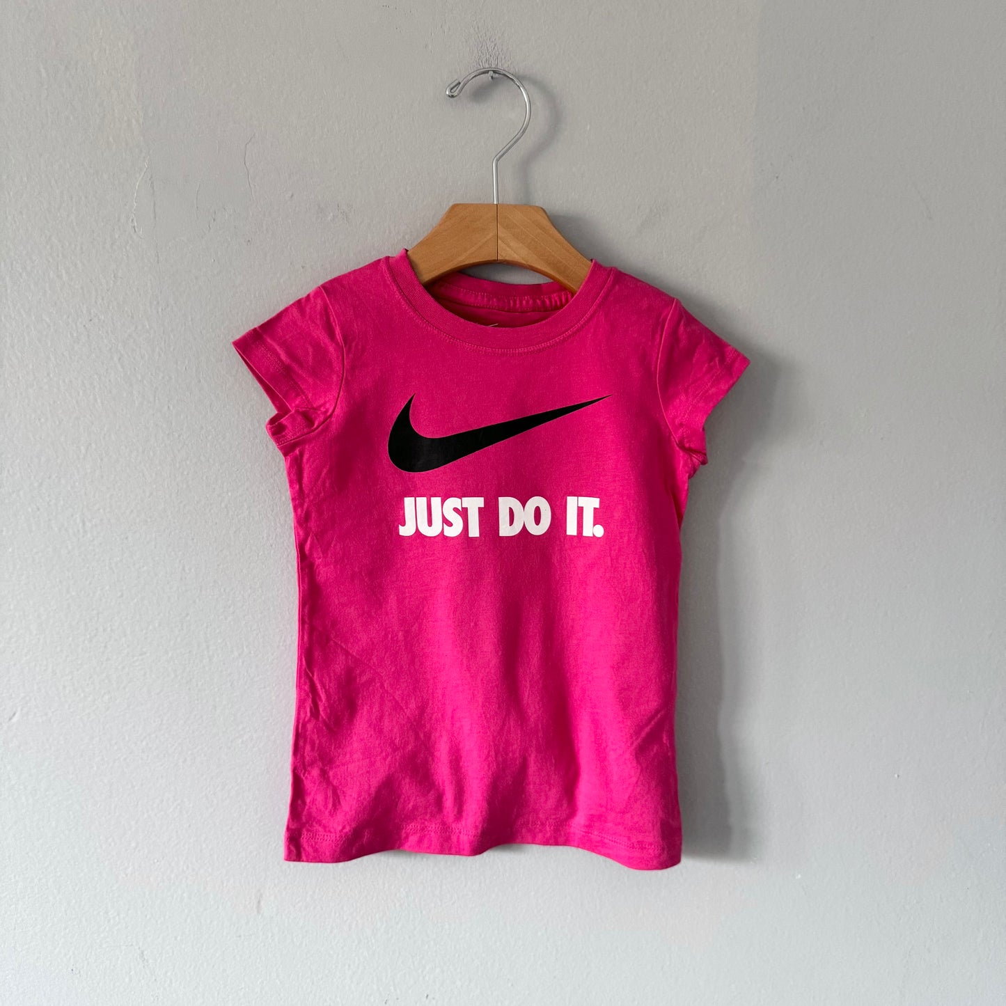 Nike / T-shirt rose / 3-4 ans
