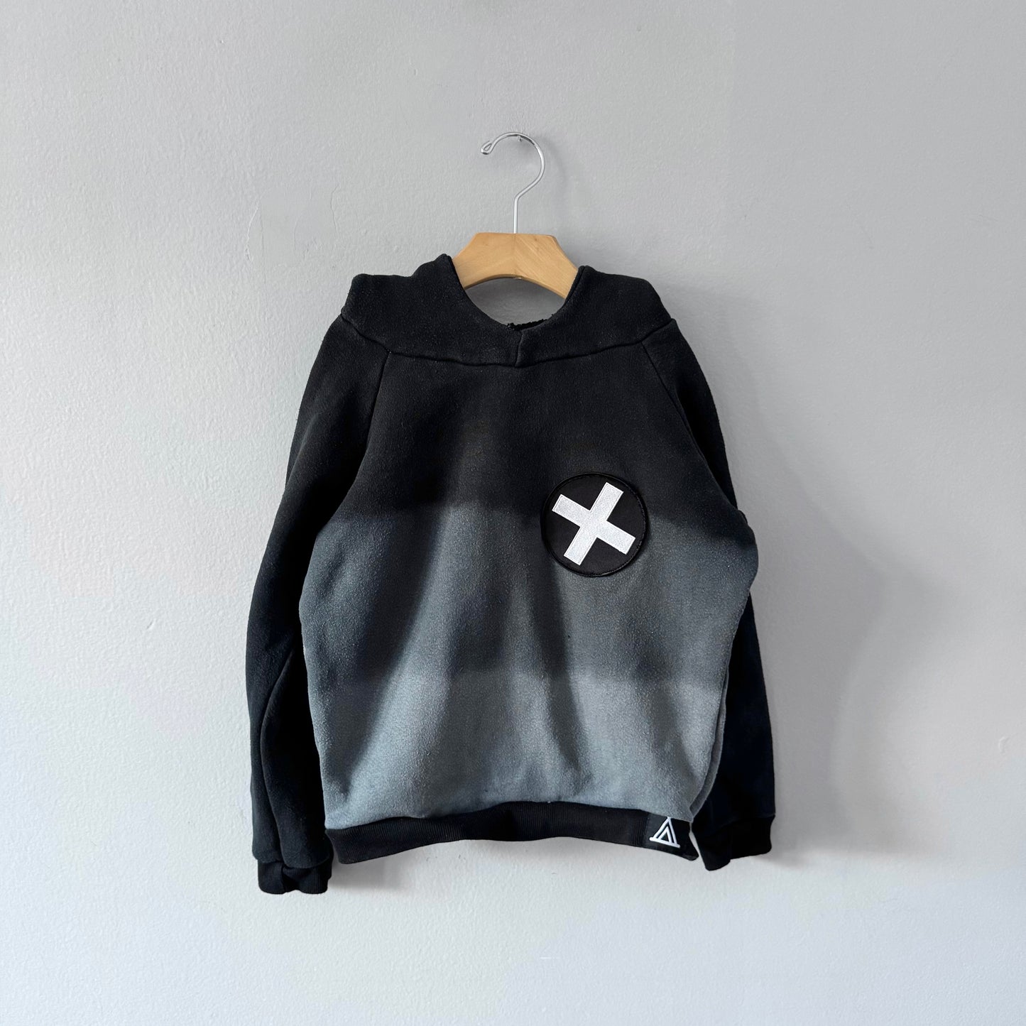 Quinn et Fox / Sweat à capuche noir / 4A