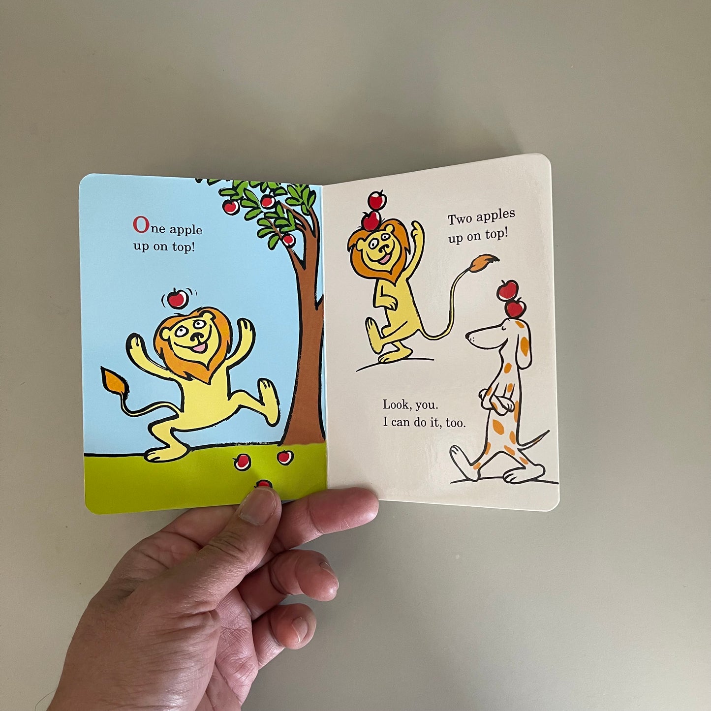 Ten Apples Up On Top! / Dr. Seuss