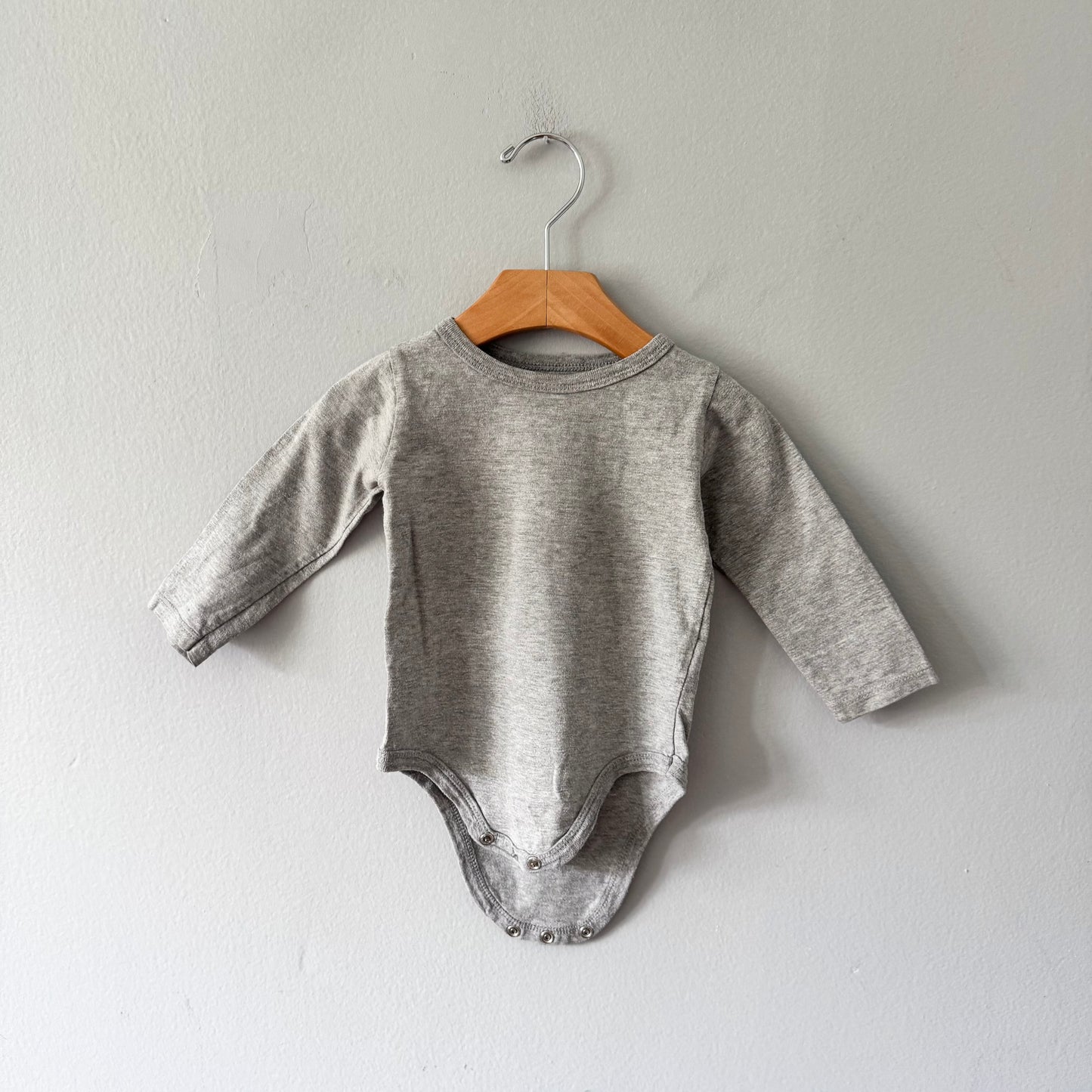 Mini mioche / Light grey long sleeve onesie / 6-12M