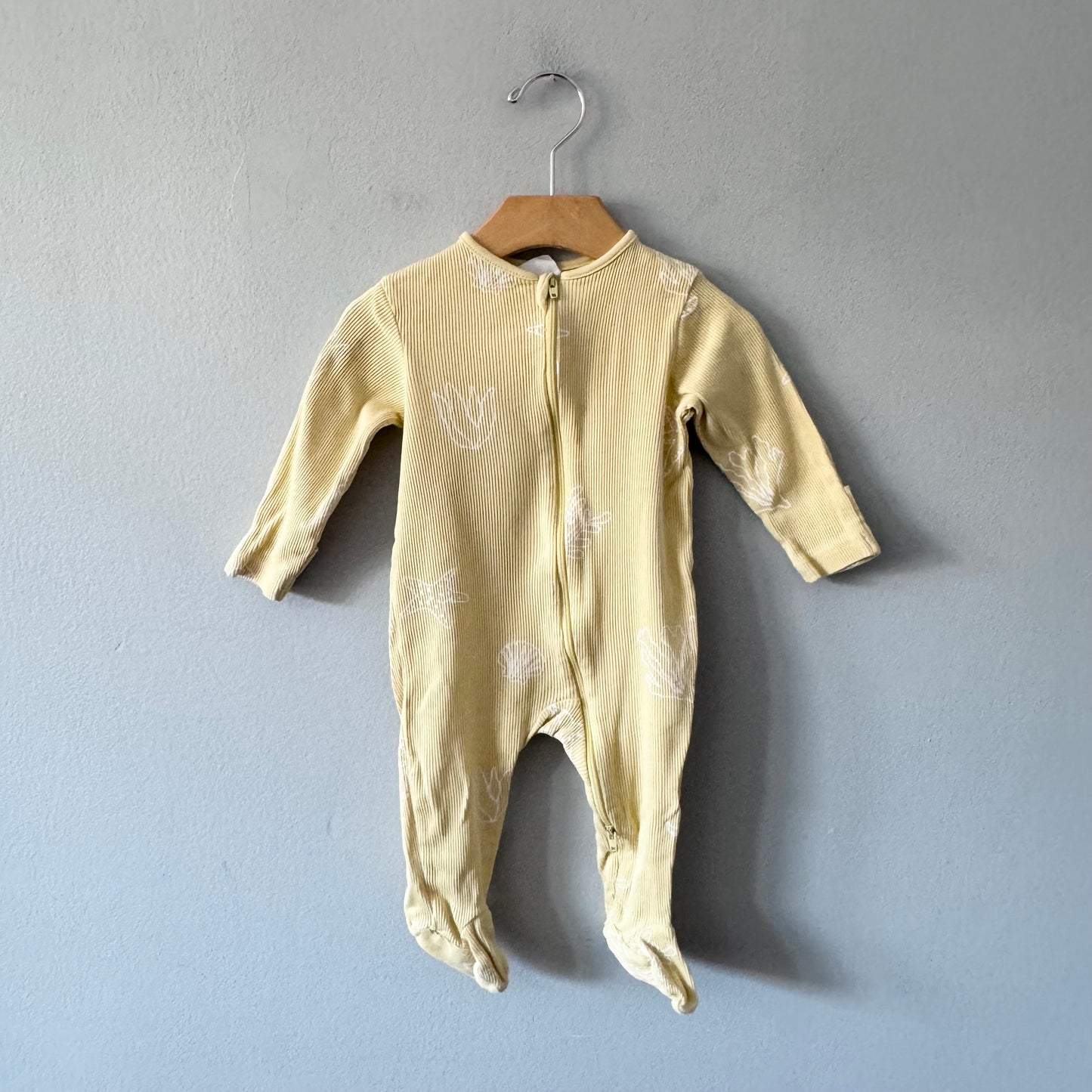 John Lewis / Light yellow romper / 3-6M
