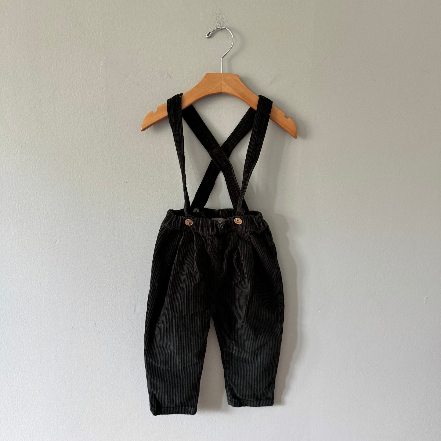 Souris mini / Black corduroy pants with strap / 12-18M
