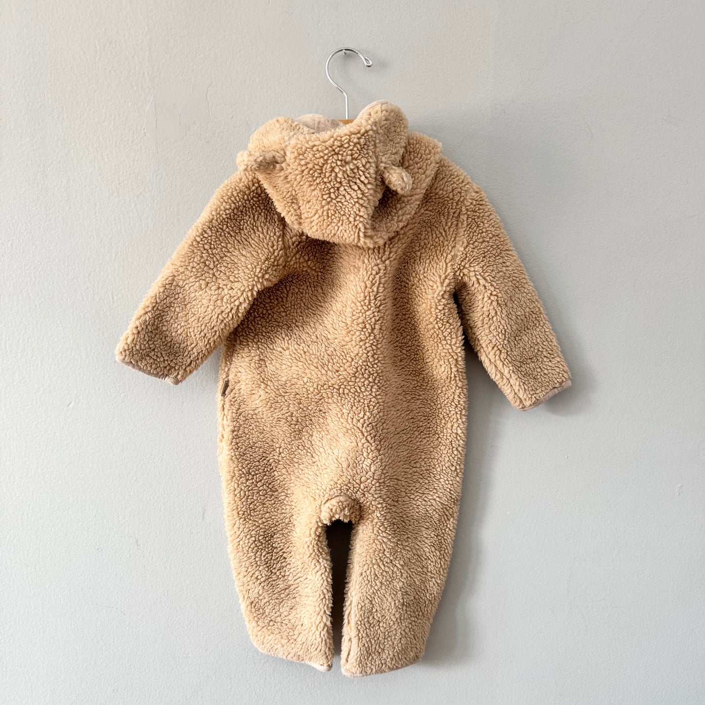 Gap / Ensemble sherpa beige / 12-18M