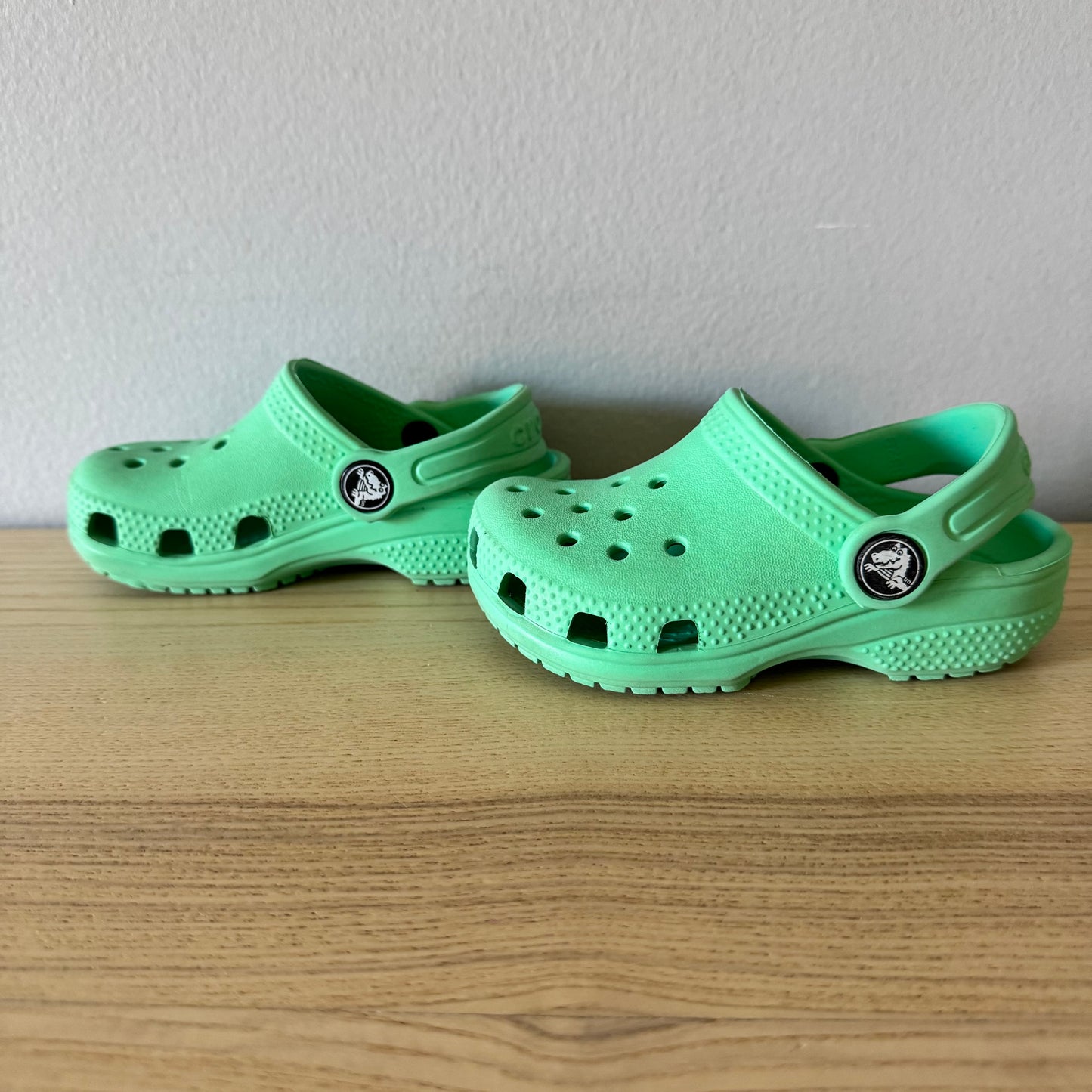 Crocs / Sandals / US7