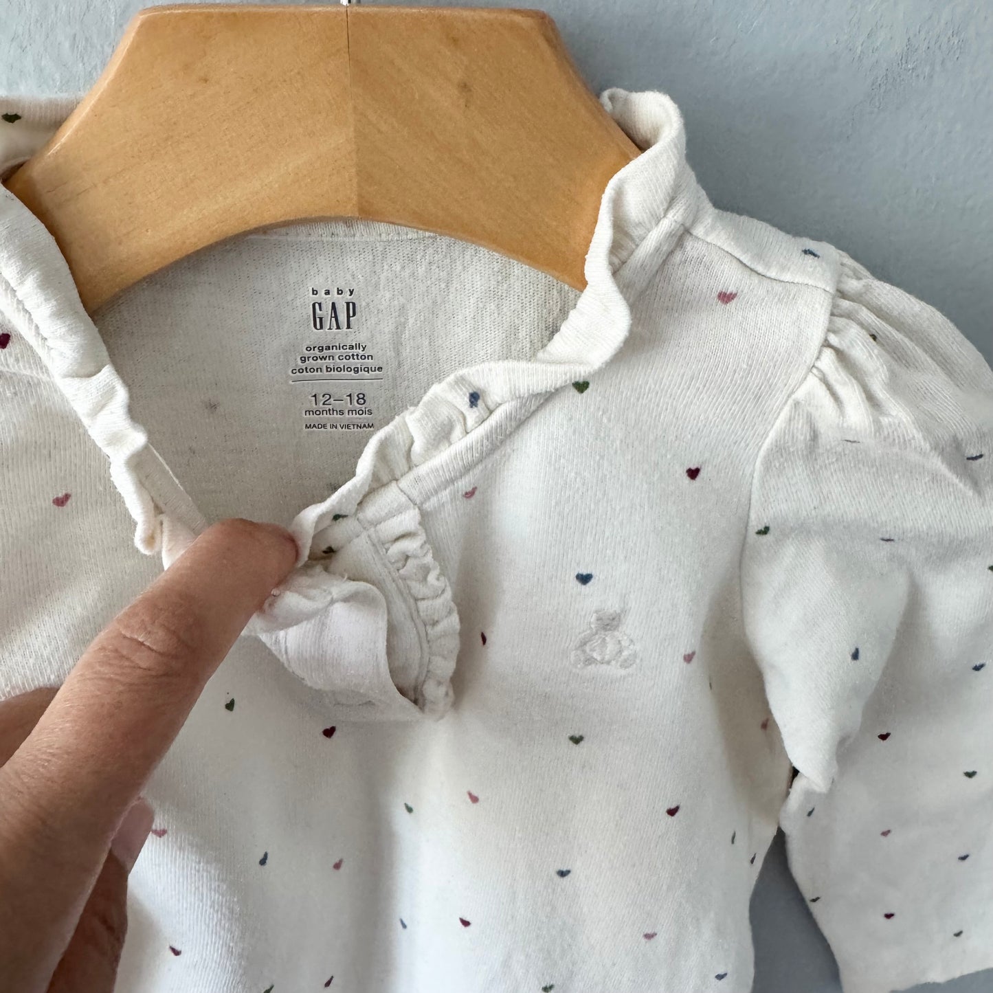 Gap / Long sleeve onesie / 12-18M